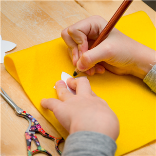Stitch a Felt Pouch Together with Anna Figgins 